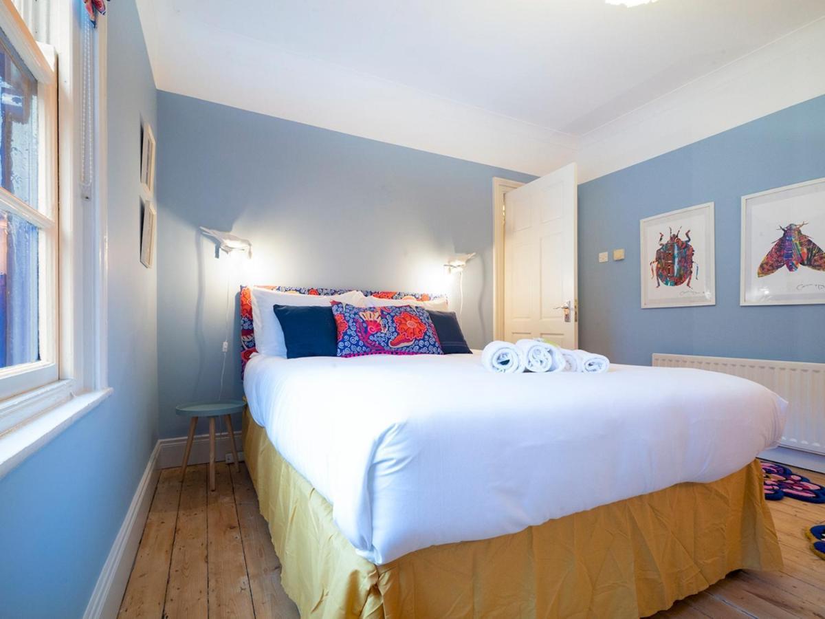 Villa Pass The Keys Colourful, Quirky Artist-Owned 3 Bed Next To Cafes Belfast Exterior foto