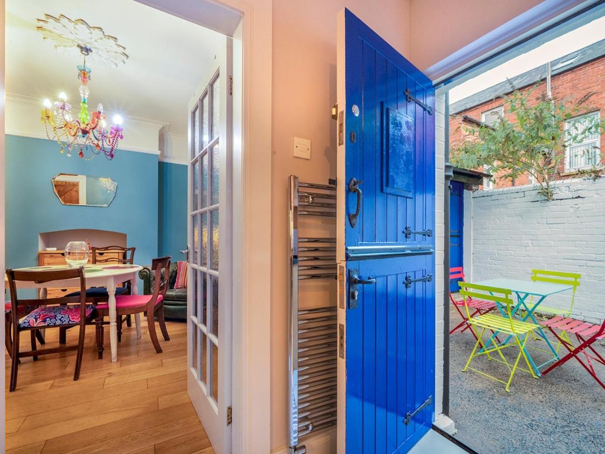 Villa Pass The Keys Colourful, Quirky Artist-Owned 3 Bed Next To Cafes Belfast Exterior foto
