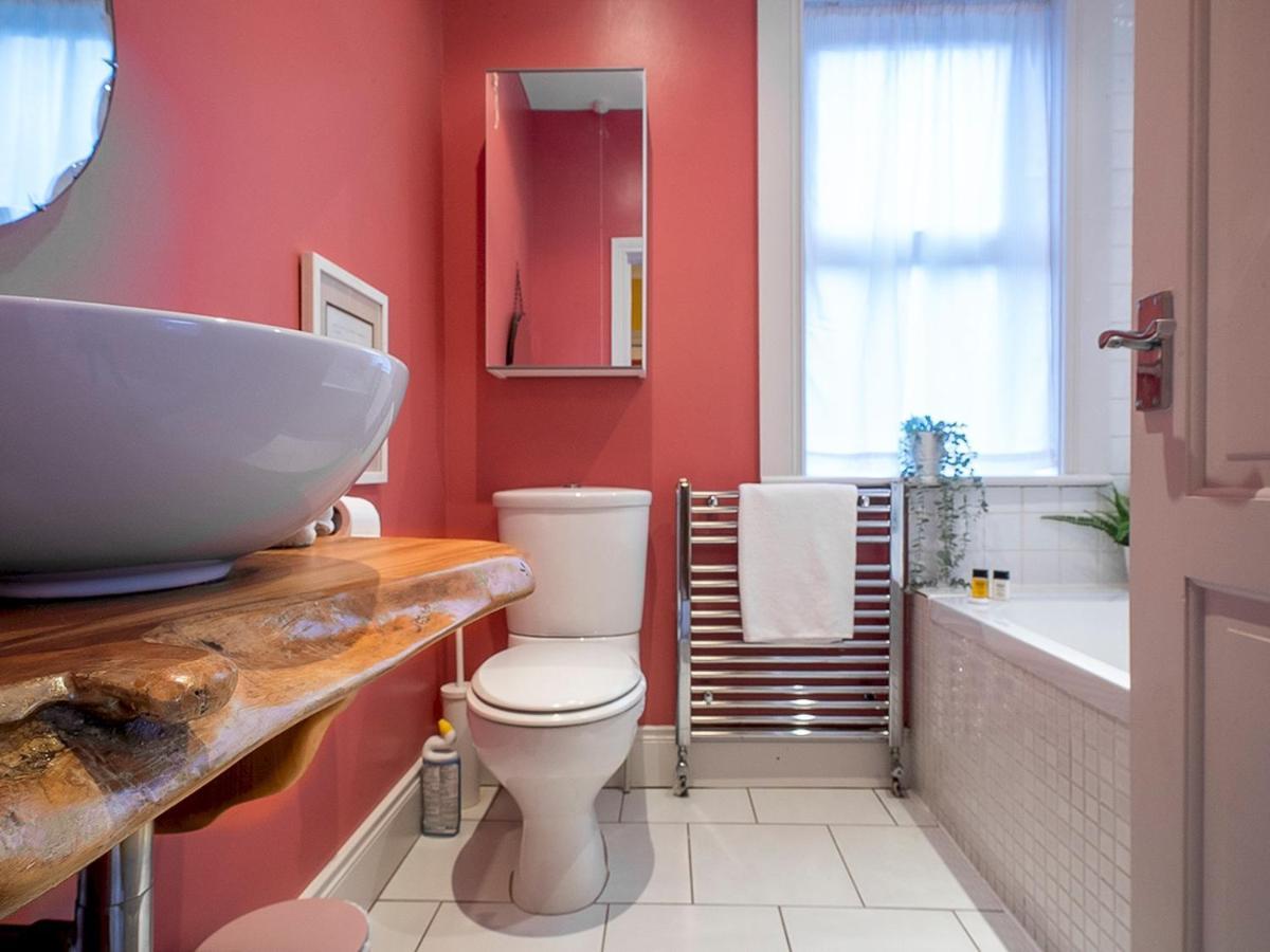 Villa Pass The Keys Colourful, Quirky Artist-Owned 3 Bed Next To Cafes Belfast Exterior foto